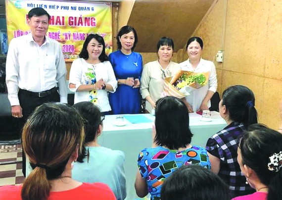 第六郡婦聯會在郡婦女授藝俱樂部開辦美食烹飪班。