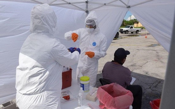 佛羅里達州疫情嚴重，無國界醫生人員為民眾進行檢測。（圖源：MSF）