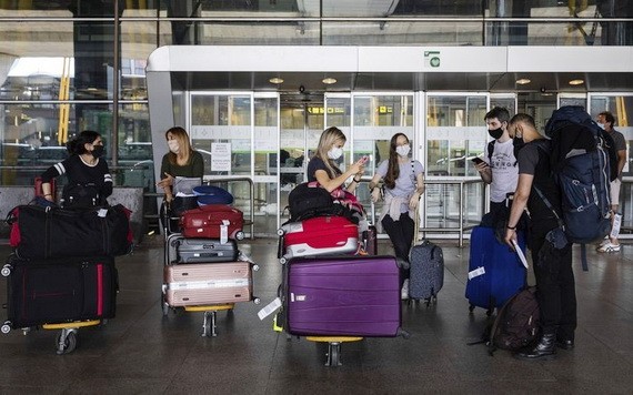 歐盟當地時間6月29日將14個新冠疫情緩和的非歐盟國家,列入安全旅遊名單,7月起容許其公民入境。(圖源:AP)