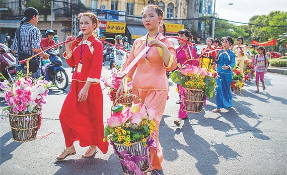 展現華人文化特色的元宵節遊行活動。