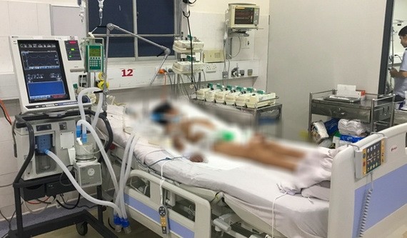 圖為一名白喉病童在市熱帶病醫院重症監護室接受治療。（圖源：院方提供）