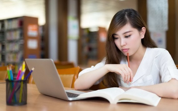 美國入境和海關執法局(ICE)表示，申請2020年秋季班的留學生，若學校僅開設網上課程，將無法獲得簽證。（示意圖源：互聯網）