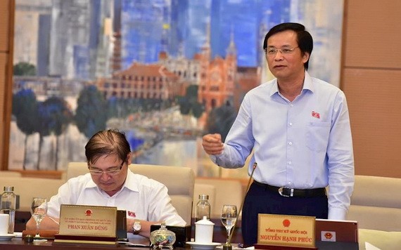 國會秘書長阮幸福（右）在會議上發言。（圖源：明秀）