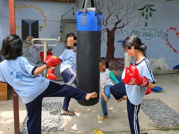 受害女童放學後一起做運動。