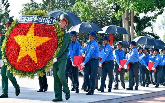 7月20日上午，99 名烈士骸骨回歸故里追悼和改葬儀式在巴達坡烈士陵園隆重舉行。（圖源：宏登）