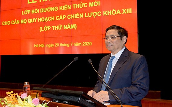 黨中央政治局委員、黨中央書記、中央組織部長范明政在開課儀式上致詞。(圖源:BT)