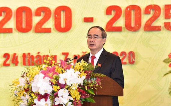 市委書記阮善仁在大會上致詞。（圖源：越勇）