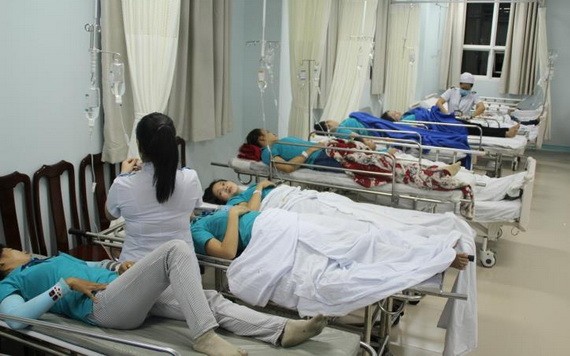 疑似食物中毒患者獲送真誠縣醫療中心救治。（圖源：越通社）