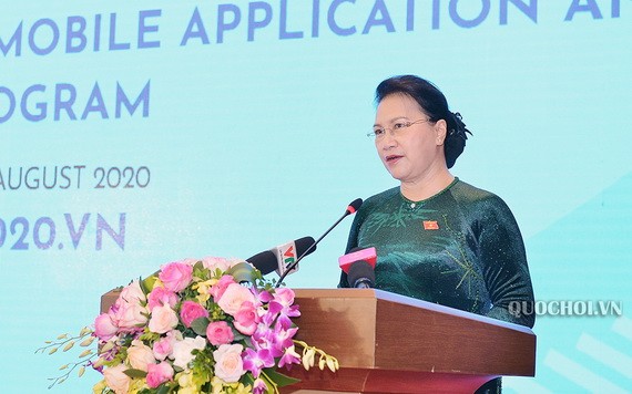 國會主席阮氏金銀代表AIPA 41國家指委會,在公佈儀式上致詞。(圖源:Quochoi.vn)