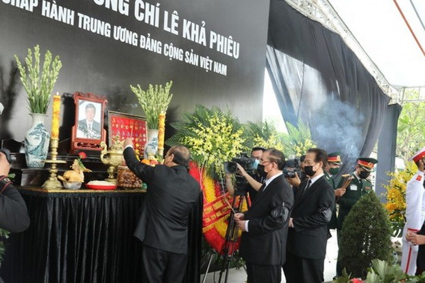 原總書記黎可漂追悼與安葬儀式隆重舉行 ảnh 1