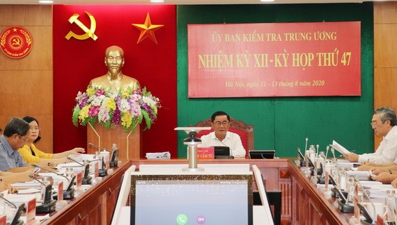中央檢查委員會主任陳錦秀(中)主持會議。(圖源:文堅)