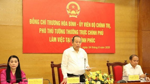 政府常務副總理張和平(中)在會上發表講話。(圖源:黎山)