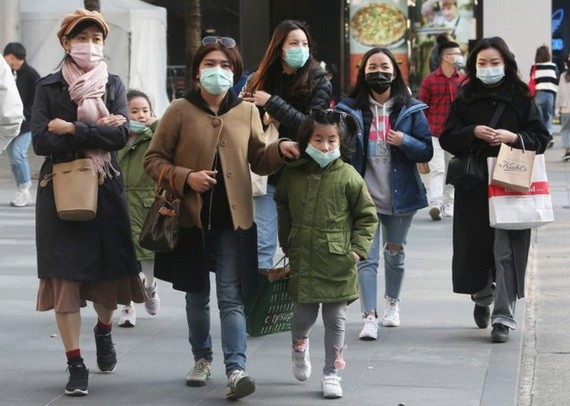 疫情期間,台灣實施實名制買口罩。(圖源:AP)
