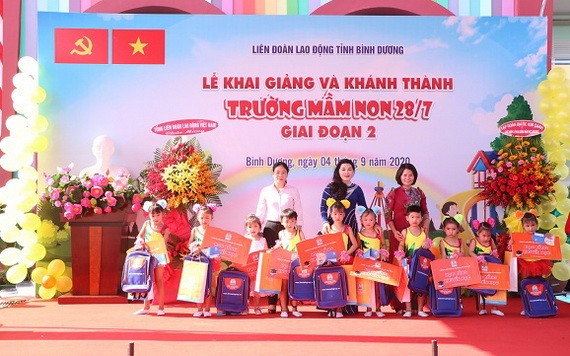 “七‧二八”幼兒園第二期工程落成及開學儀式。