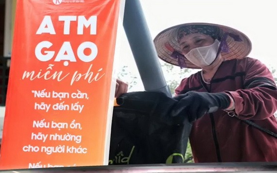 從胡志明市推廣至全國各地的自動提米機已幫助了不少貧困者，展現人間溫情。