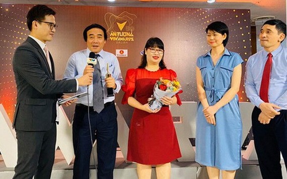 白梅醫院集體醫生榮獲“年度人物”獎。（圖源：VTV）