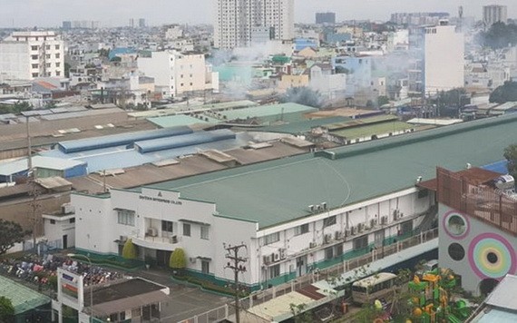 一些生產單位排放廢氣導致環境污染。