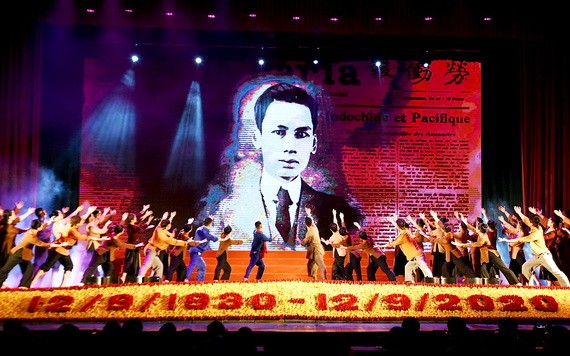 乂靖蘇維埃 90 週年紀念儀式歷史回顧表演節目。（圖源：徐成）