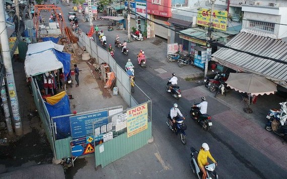 第八郡范世顯街某地下工程豎立圍蔽。