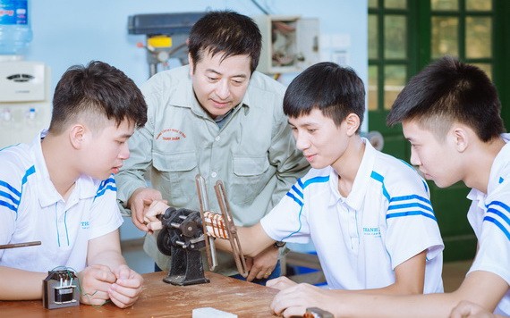 本市職技專校向學生介紹新技術。（圖源：貴中）