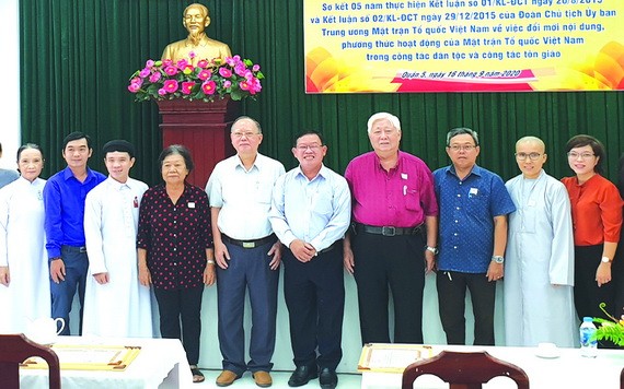 各華人會館及與會代表合影。