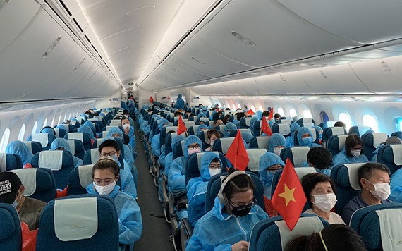乘坐越航返回越南的我國公民。（示意圖源：田升）