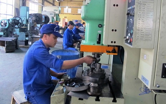 我國加強發展配套工業。