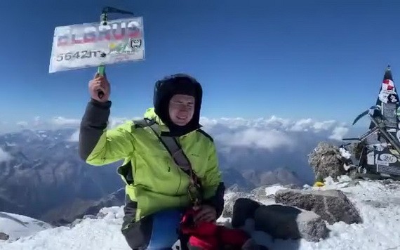 納比耶夫日前更獨力征服俄羅斯最高的厄爾布魯士山。（圖源：互聯網）