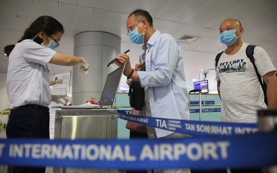 外籍專家入境越南時辦理防疫所需手續。（示意圖源：衛生部）