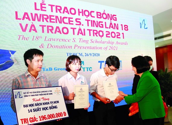 第十八次丁善理獎學金頒贈與2021年贊助金轉交儀式。（圖源：互聯網）