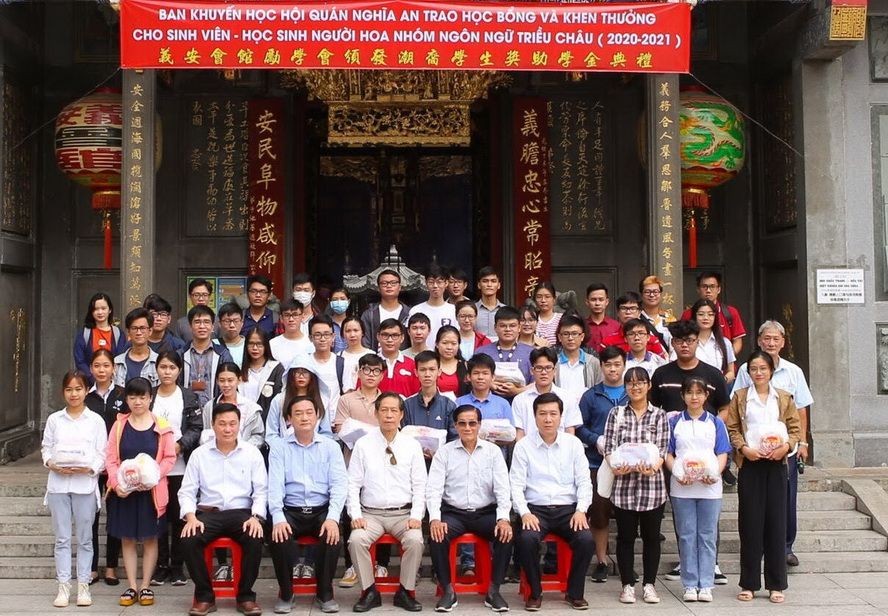 義安會館向潮裔子弟頒發獎助學金 ảnh 1