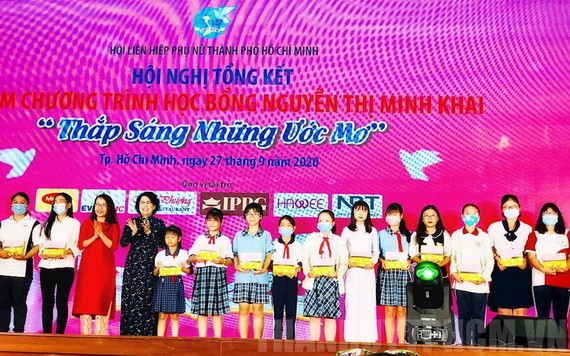 2020-2021學年阮氏明開助學金頒發儀式。（圖源：市黨部新聞網）