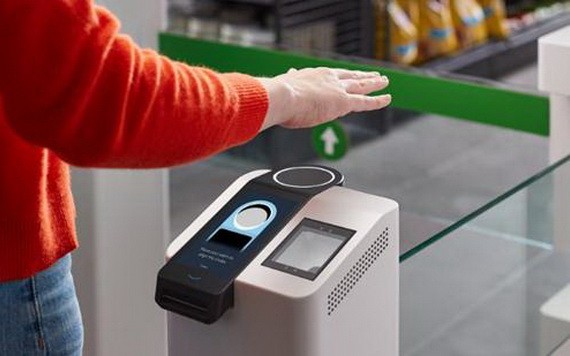 當地 9 月 29 日，亞馬遜宣佈推出Amazon One掌紋識別技術。（圖源：亞馬遜）