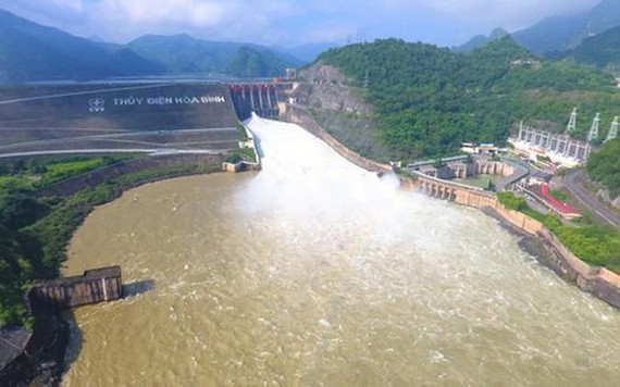 9月30日上午8時，和平水電廠打開底部1孔排洪。（圖源：俊明）