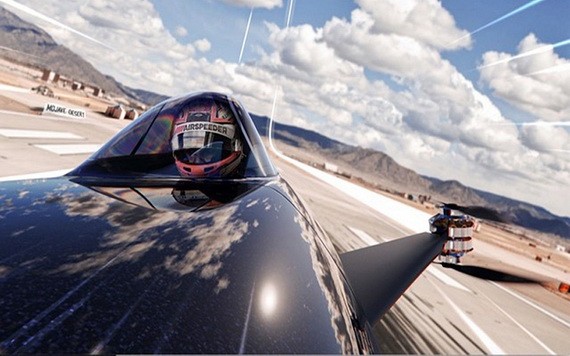 一名賽者駕駛電動飛行汽車。