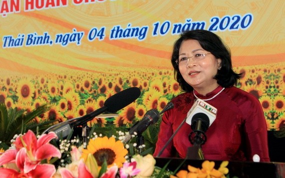 國家副主席鄧氏玉盛在大會上致詞。（圖源：越通社）