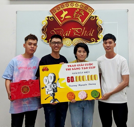 大發餅家代表頒發特別獎。