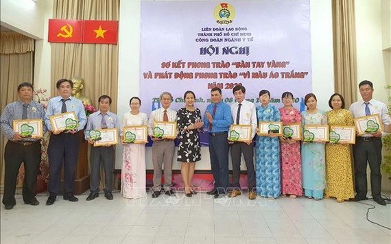 2020年“金手”運動競賽得獎者合照。（圖源：越通社）