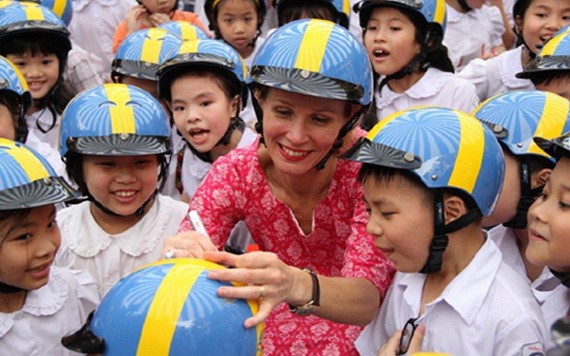 為安全出行起見，大家應佩戴達標安全帽。（示意圖源：耀基）