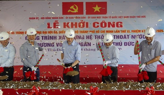 武文銀街排水系統改建項目動工儀式。（圖源：清泉）