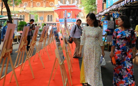 “智慧城市”企業與書展週一隅。