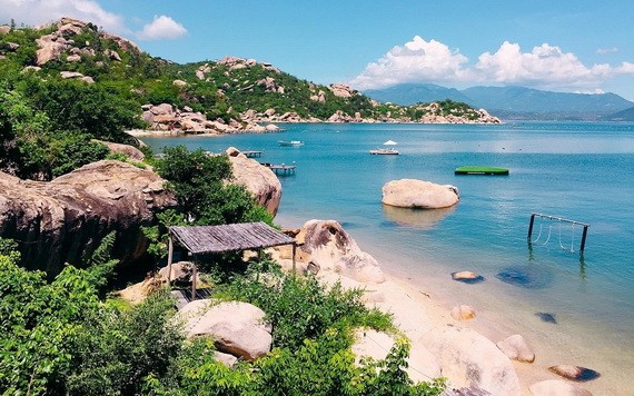 金蘭灣遊玩飲食天堂