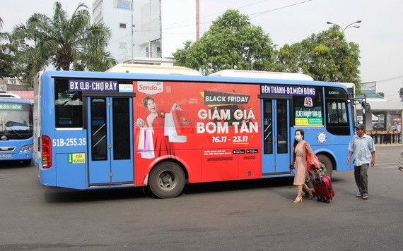 公交廣告收入減輕了公交補貼預算的負擔。（圖源：文平）