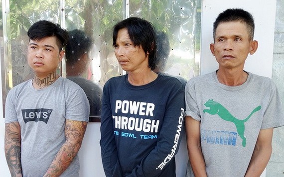 被抓獲的三名歹徒，左起依次為黎文到、武黃泰輝及阮文勇。（圖源：警方提供）