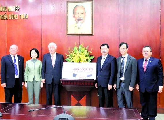 台灣向中部災區捐贈 40 萬美元