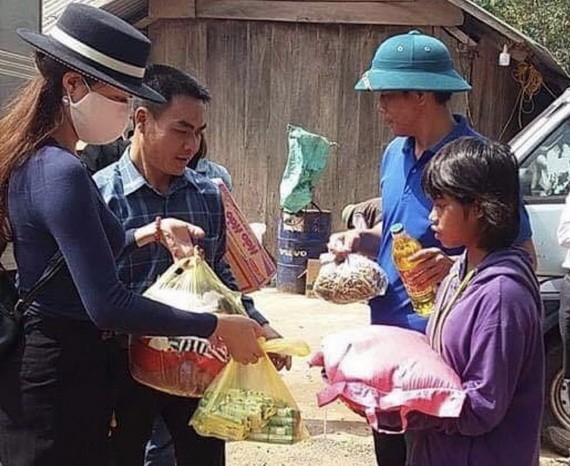 台商向廣平洪澇災民捐贈物資。