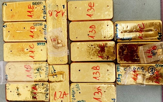 被查扣的私運黃金條塊。（圖源：進尋）