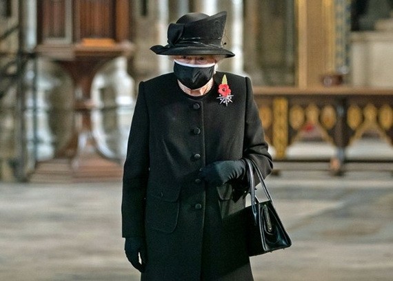 英女王首次戴口罩在公開場合露面。（圖源：Getty Images）