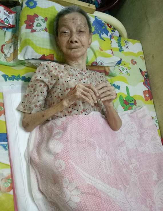 陳美蘭老大娘5年來一直臥床不起。