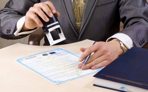 偽造證件欺詐客戶人員被起訴。（示意圖源：互聯網）